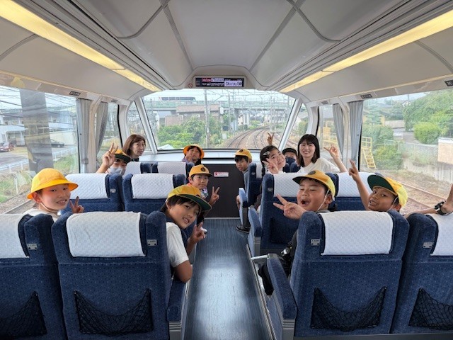 名鉄電車で移動中